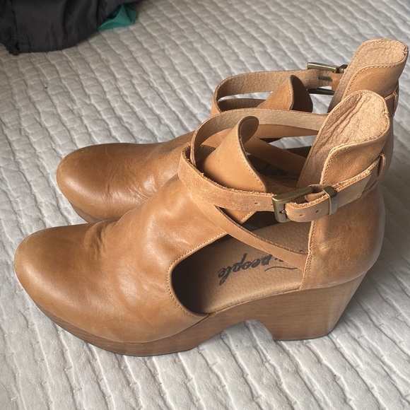 Free People Shoes - Free People Cedar Clog - Tan EU 41